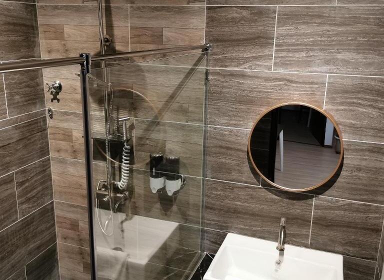 Pokój Deluxe Trzyosobowy, Foresight