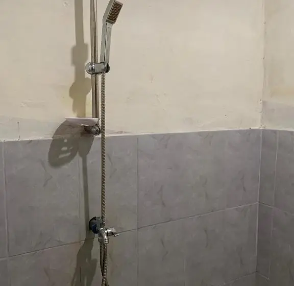 اتاق خانوادگی, Asoka Guest House
