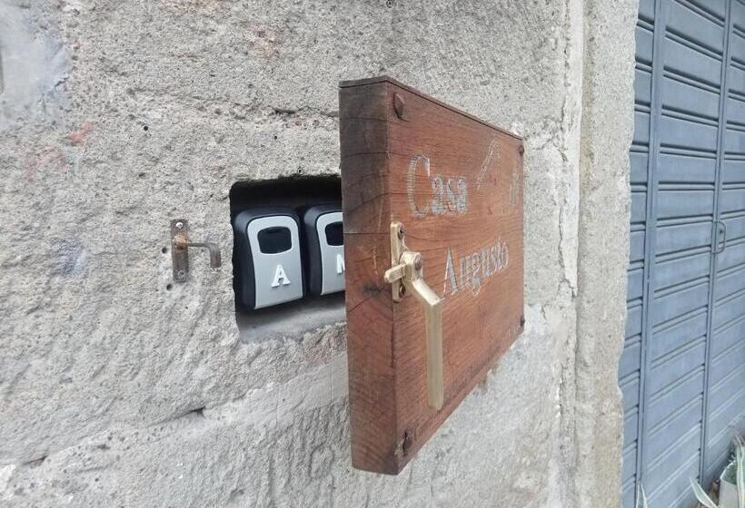 סוויטה משפחתית, La Casa Di Augusto