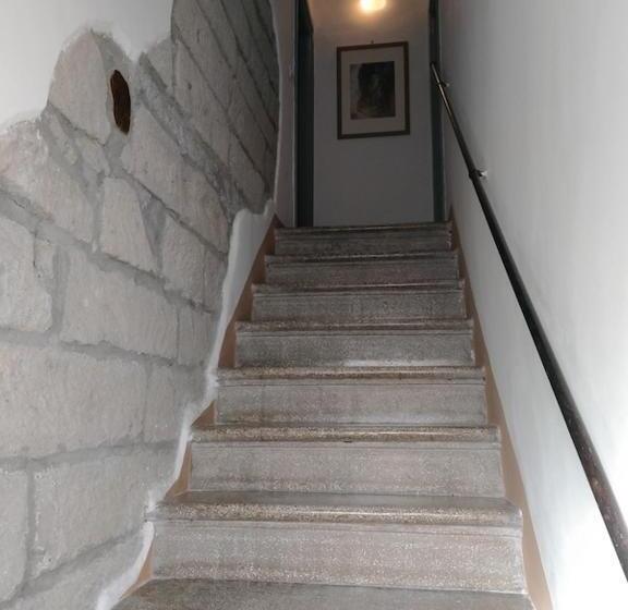 חדר אקונומי, La Casa Di Augusto