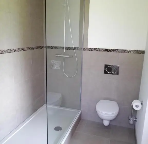 اتاق لوکس با تخت بزرگ, La Roseraie