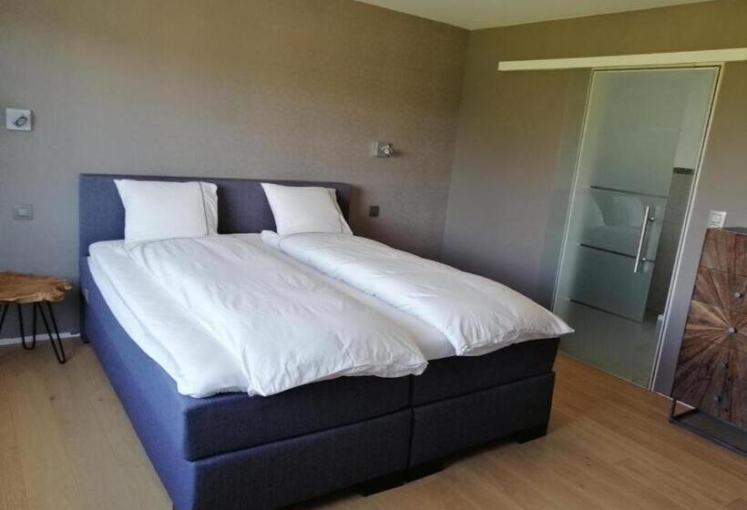 带大床的豪华间, La Roseraie