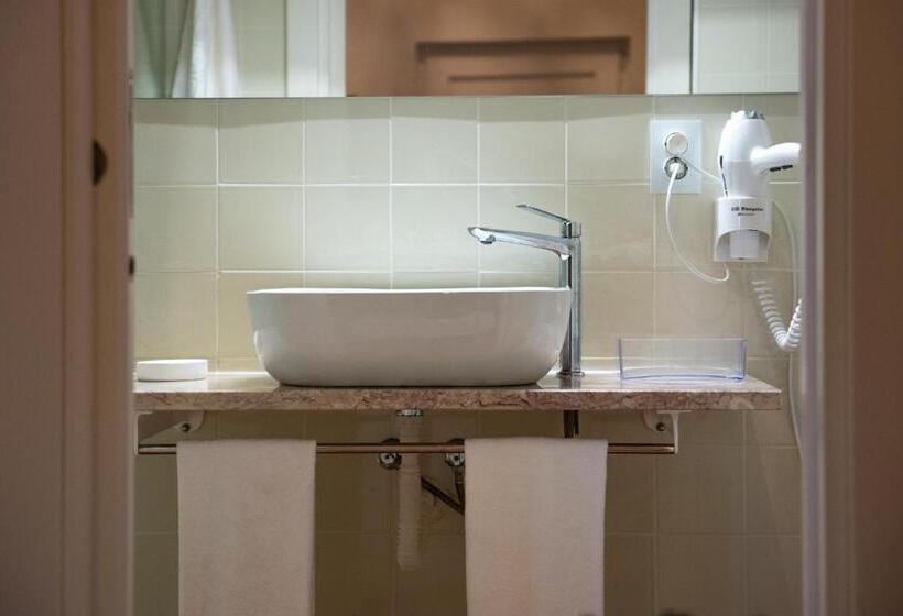 스탠다드 룸, Rota Vmf Redondo