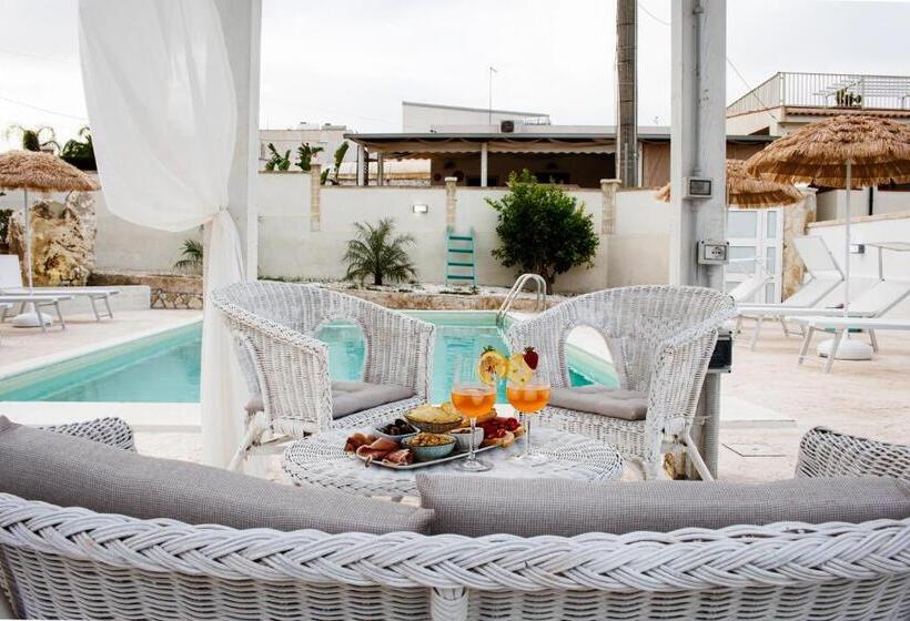 חדר סטנדרט לשלושה עם נוף לגינה, I Gufi Bed & Breakfast Marzamemi