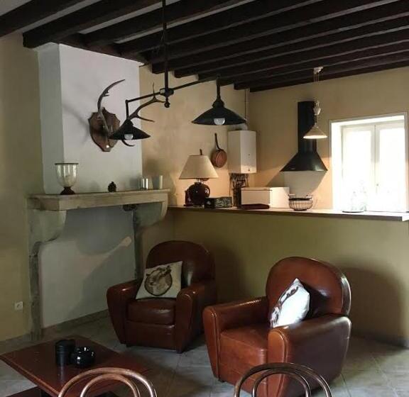 Семейный Номер, Château De Beauchamp  La Chapelle De Guinchay