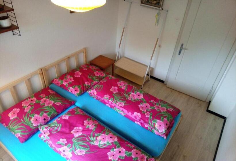 غرفة قياسية حمام مشترك, Dimai House 1950s