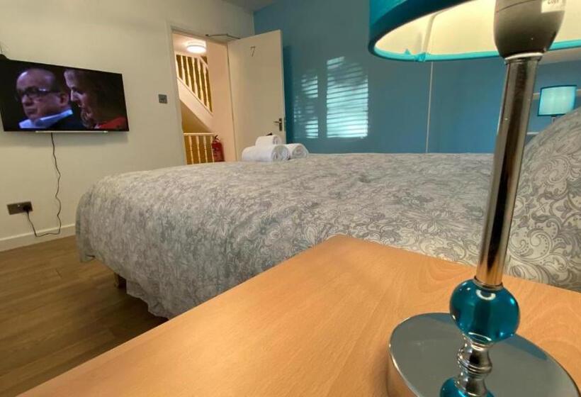 带共用浴室的标准房间, Grand Heights Luxury Suites