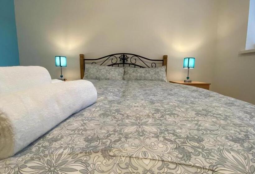 带共用浴室的标准房间, Grand Heights Luxury Suites