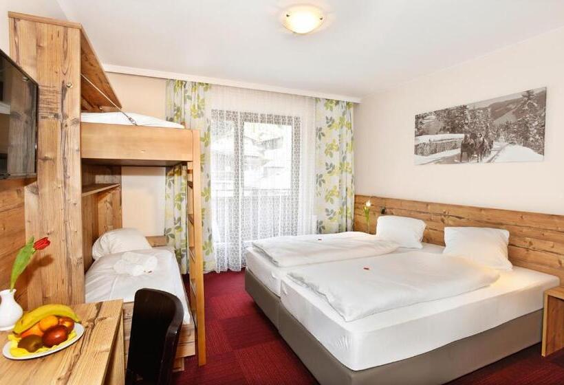 חדר לארבעה סטנדרטי עם מרפסת, Heinrichshof