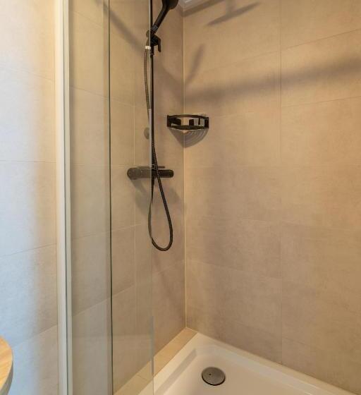 经济型三人房间, Hof Van Schoorl