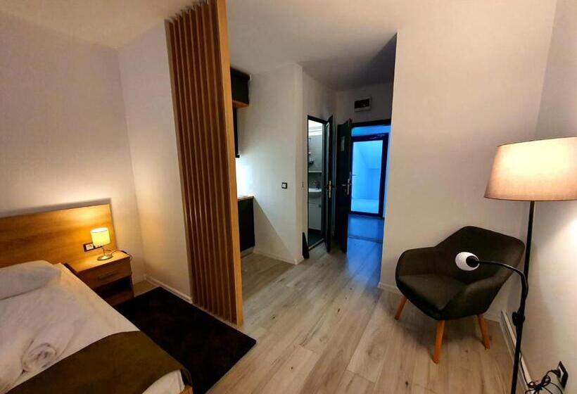 标准工作室, Hnl Apart