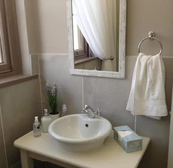デラックスルーム, Deo Resta Guest Lodge