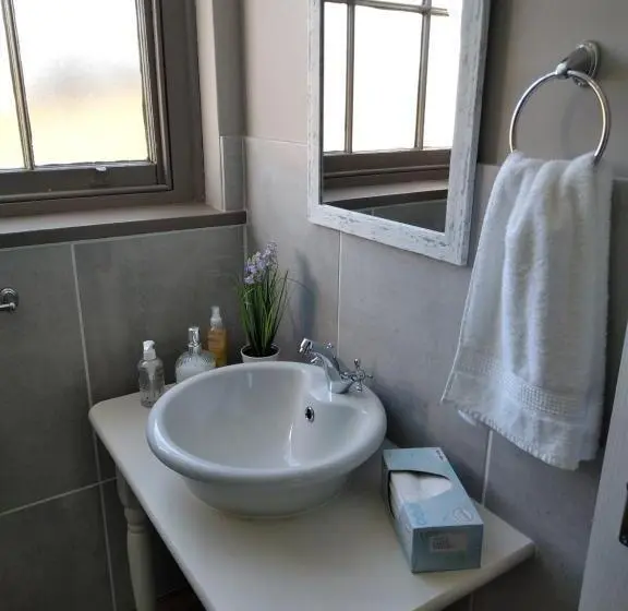 デラックストリプルルーム, Deo Resta Guest Lodge
