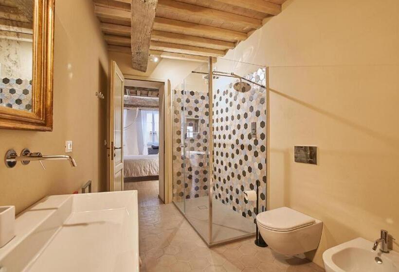 Номер Deluxe, El Tano