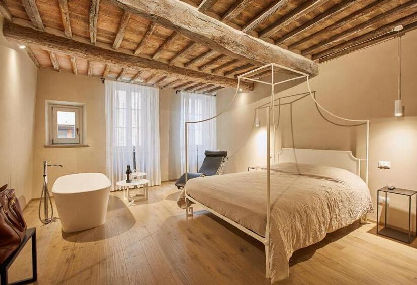 Номер Deluxe, El Tano