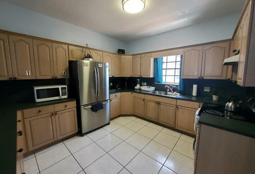 غرفة إقتصادية, La Casona Azul