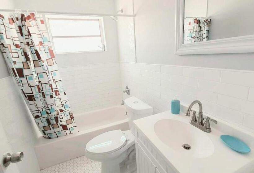 غرفة أساسية ثلاثية, La Casona Azul