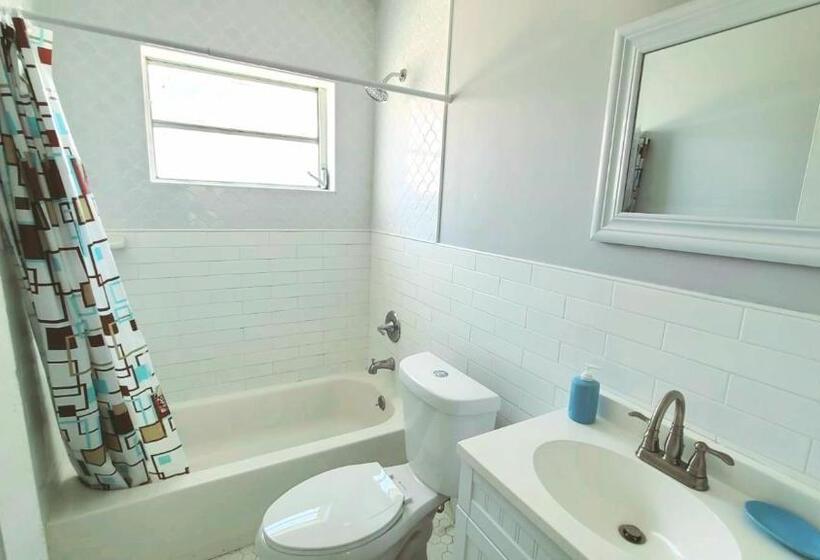 غرفة أساسية ثلاثية, La Casona Azul