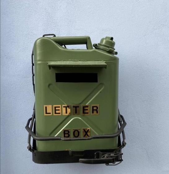 身障者適用スタンダードルーム, Lazaros Stonehouse