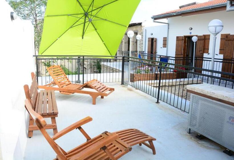 バルコニー付きスタンダードルーム, Lazaros Stonehouse