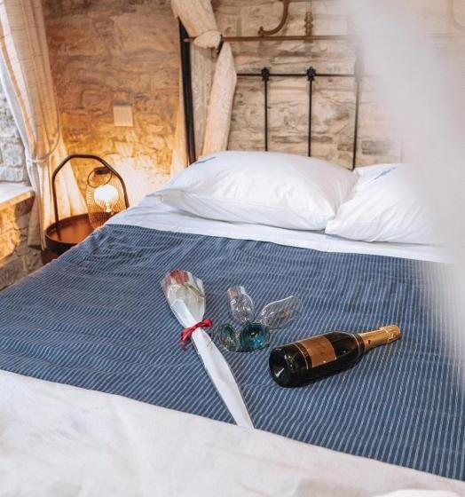 バルコニー付きスタンダードルーム, Lazaros Stonehouse