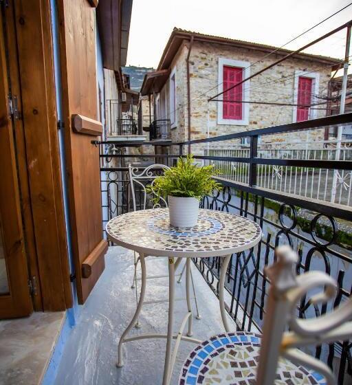 バルコニー付きスタンダードルーム, Lazaros Stonehouse