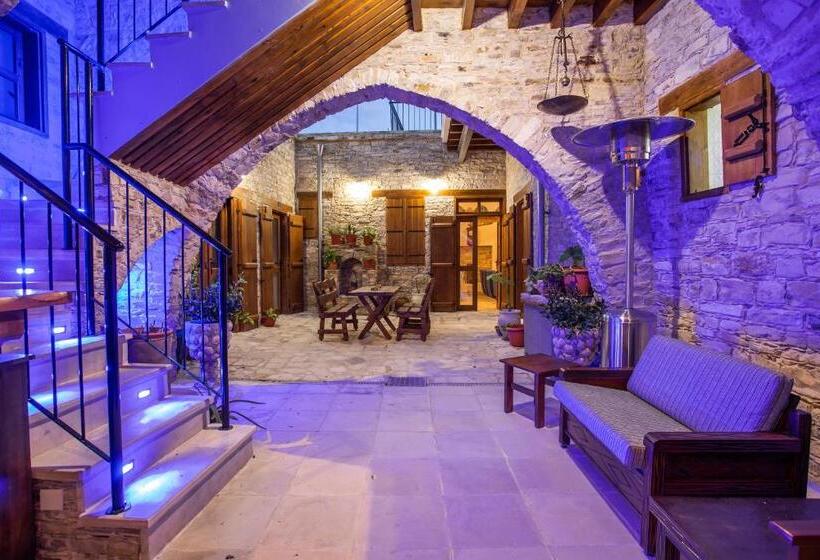 Номер Deluxe, Lazaros Stonehouse