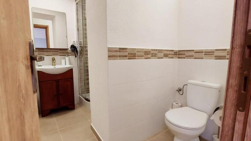 디럭스 스튜디오, Lindenhaus