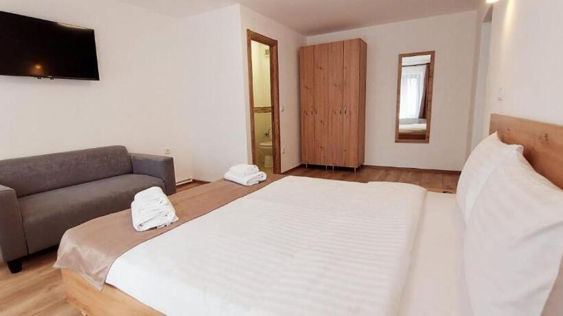 디럭스 스튜디오, Lindenhaus