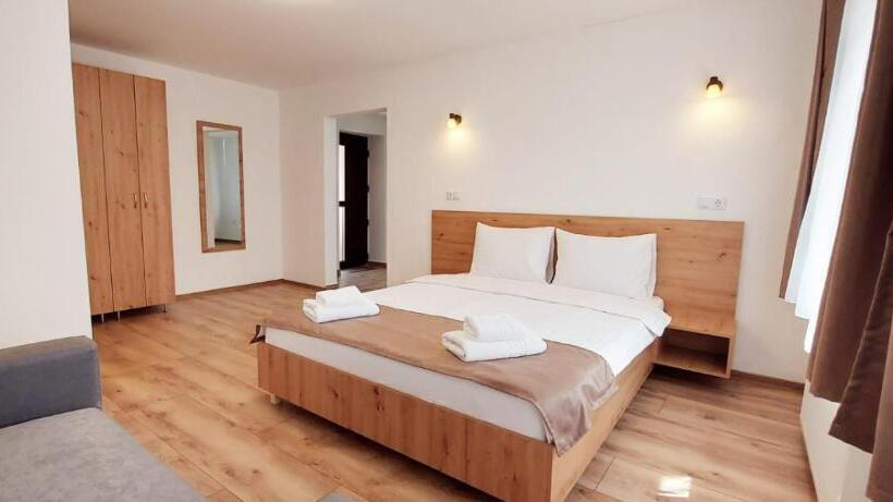 디럭스 스튜디오, Lindenhaus