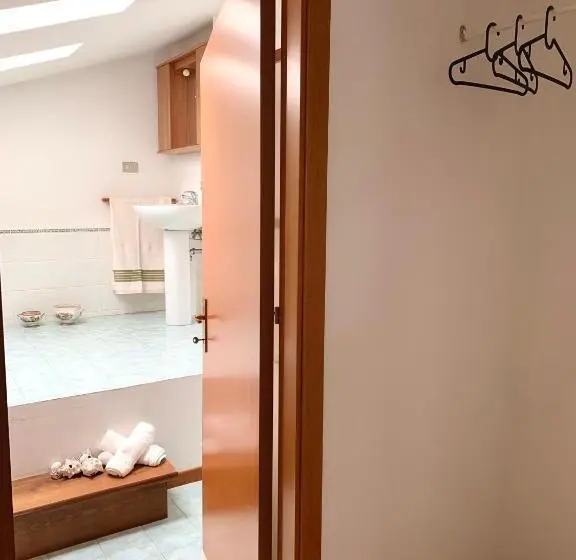 スタンダード4人部屋, B&b Sguardo Al Conero