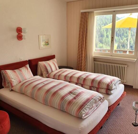 اتاق استاندارد با بالکن, Zarera