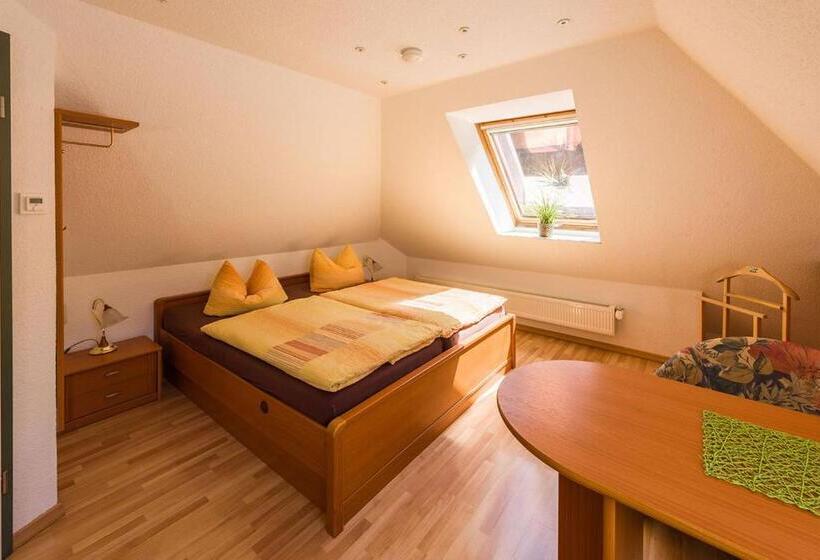 غرفة قياسية مزوَّدة بتراس, Numero1 Pension Und Cafe