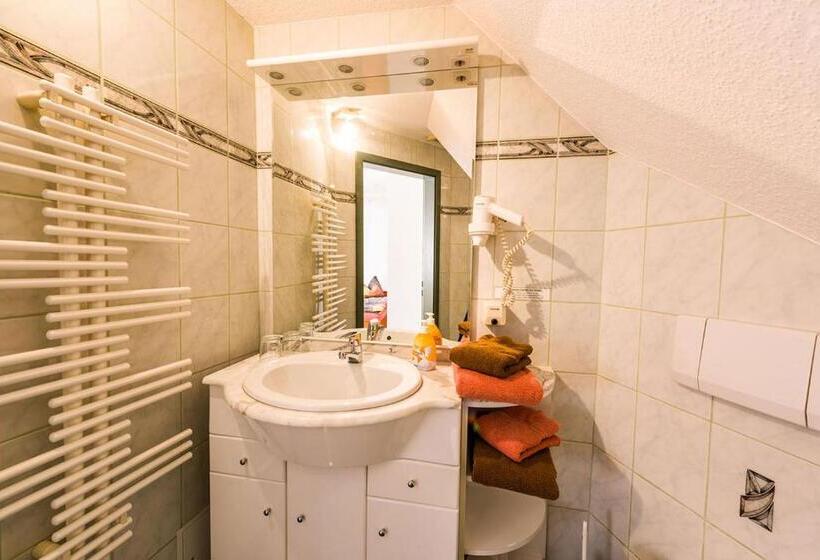 غرفة عائلية, Numero1 Pension Und Cafe