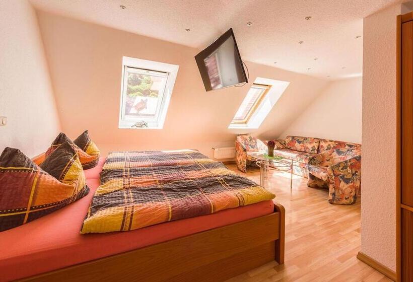 غرفة عائلية, Numero1 Pension Und Cafe