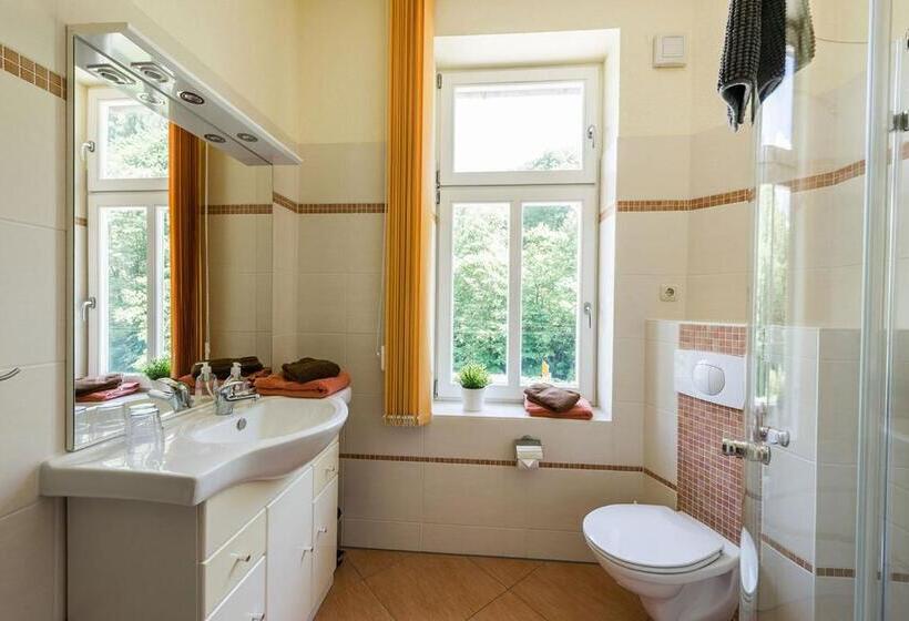 غرفة ديلوكس عائلية, Numero1 Pension Und Cafe