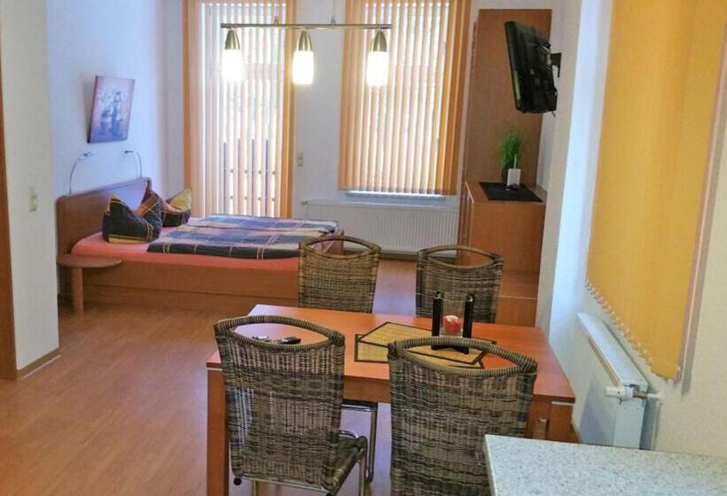 شقة غرفة نوم واحدة بالطابق الأرضى, Numero1 Pension Und Cafe