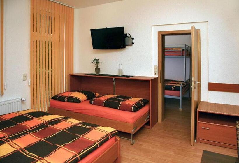 شقة غرفتين, Numero1 Pension Und Cafe