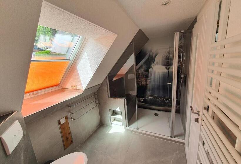 غرفة قياسية مطلة على الجبل, Numero1 Pension Und Cafe