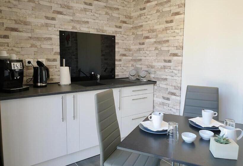 غرفة قياسية, Chez Stef