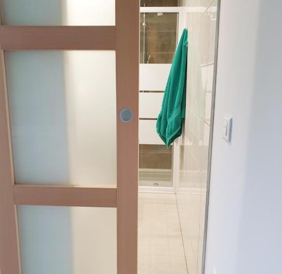 غرفة قياسية, Chez Stef