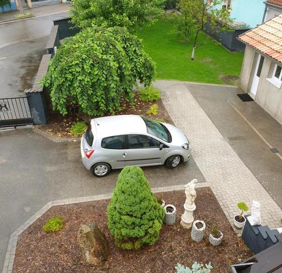 غرفة قياسية, Chez Stef