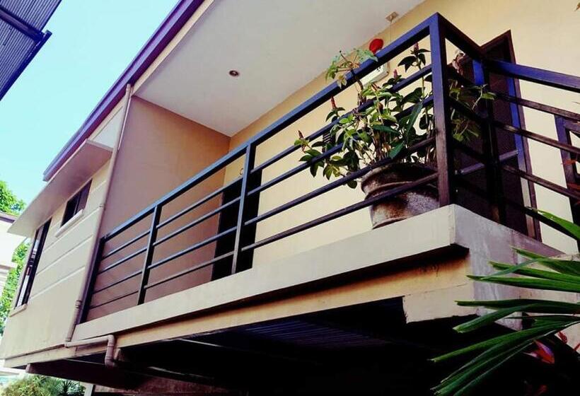 اتاق لوکس, Carlo S Place