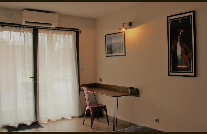 标准间, Au Petit Pressoir