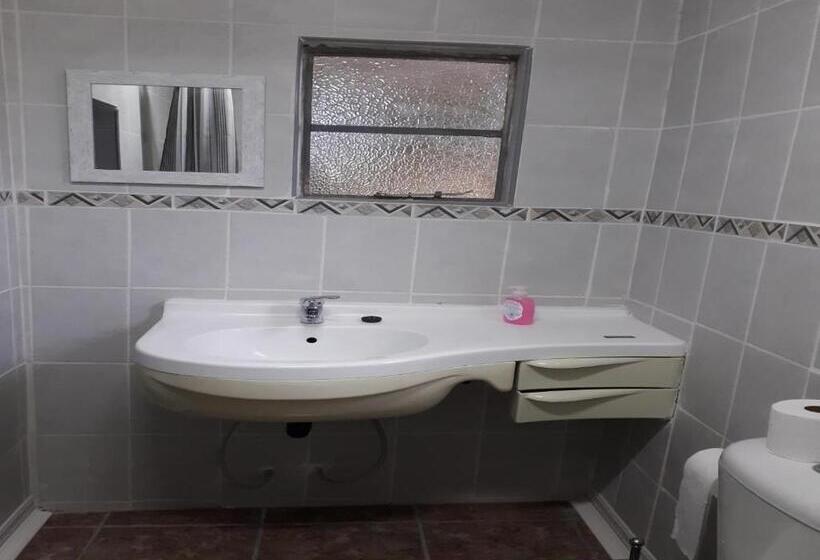 חדר סטנדרט עם מרפסת, Aandrus Bnb