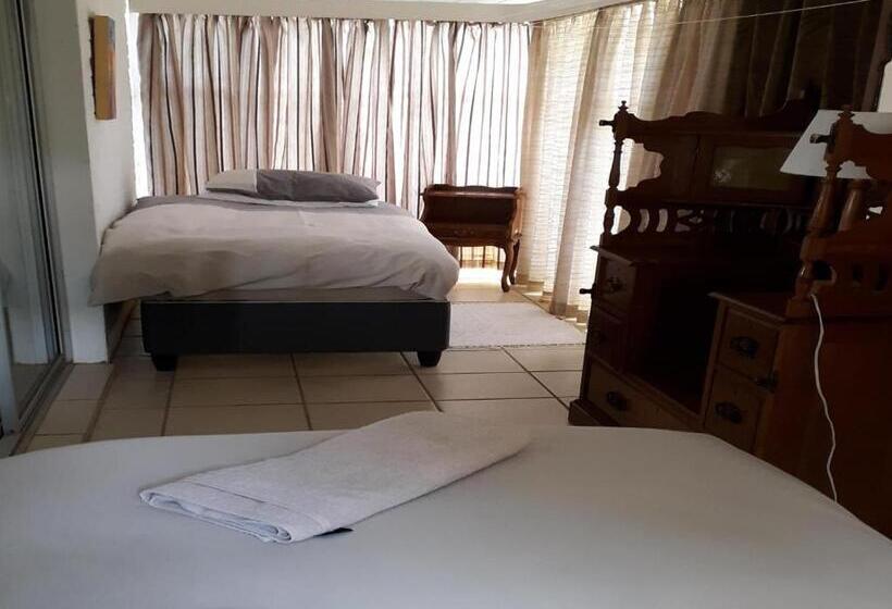 חדר סטנדרט עם מרפסת, Aandrus Bnb