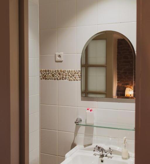 غرفة قياسية, La Douce France