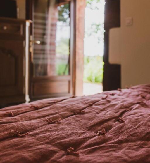 غرفة قياسية, La Douce France