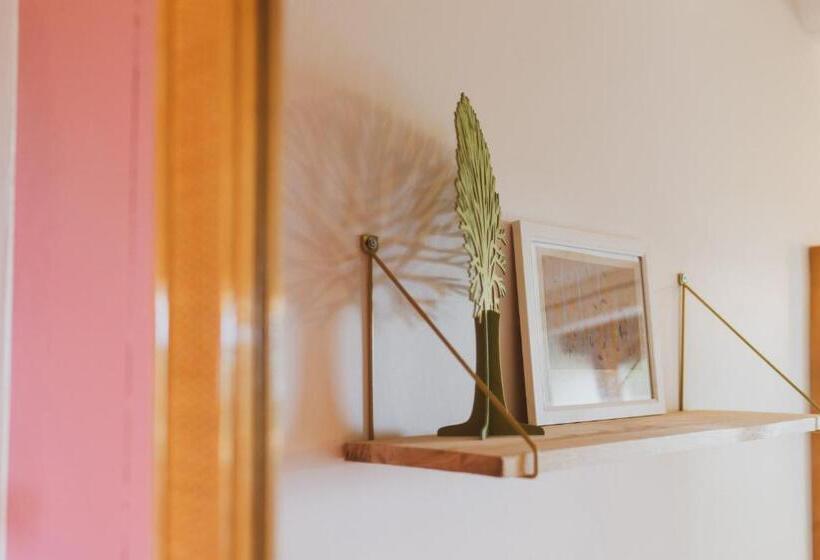 غرفة عائلية, La Douce France