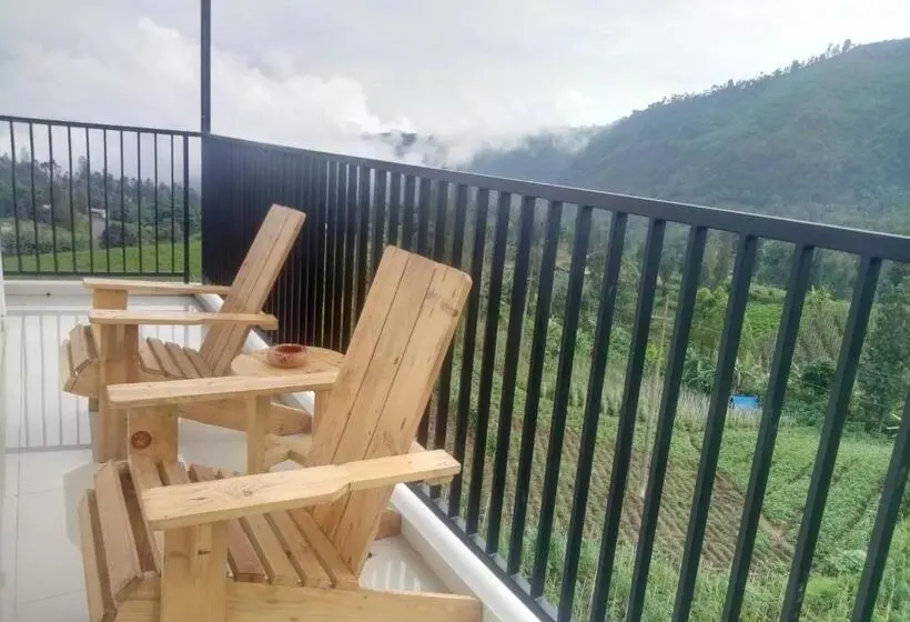 Quarto Superior, Fredelia Homestay